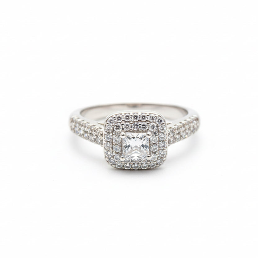 Bague Argentée Carrée Sertie de Pierres